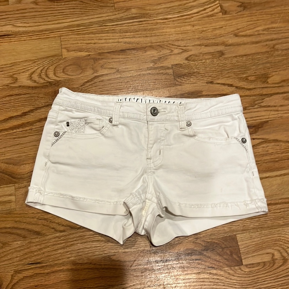 Hydraulic white Lola Curvy jean shorts
